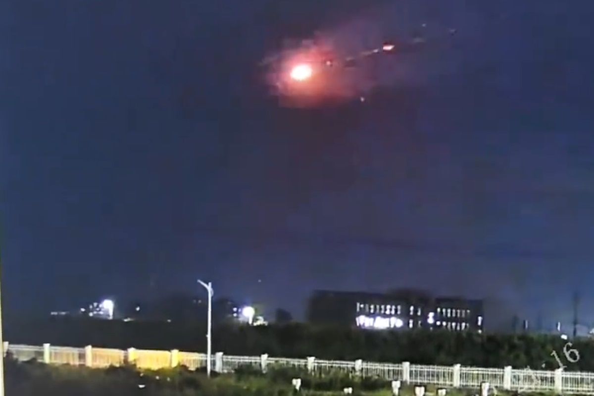 China: mísseis interceptam Ovnis e intrigam internautas; vídeo