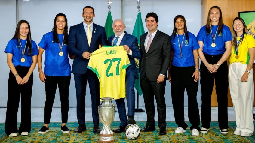 Reeleição, Bolsonaro e Copa: camisa 27 a Lula vira tema nas redes
