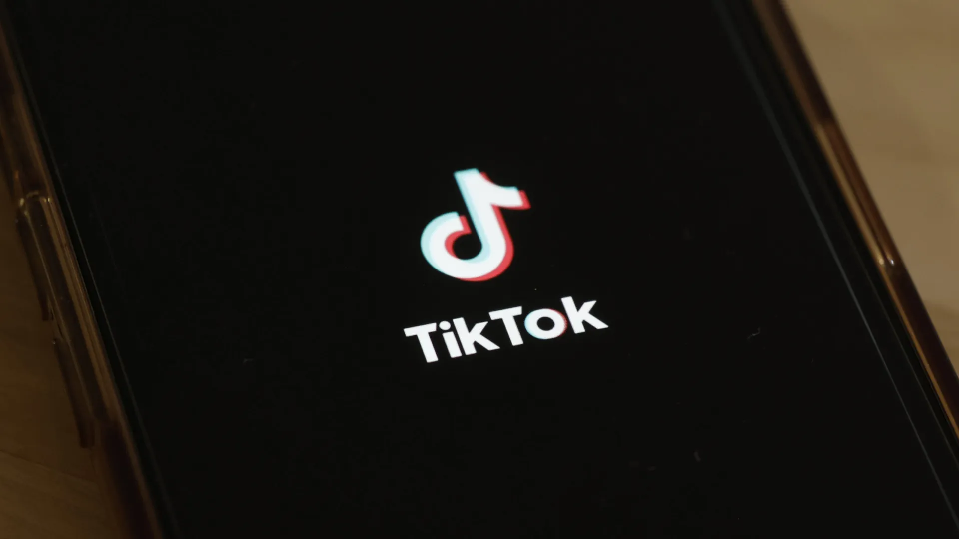 Após acordo EUA-China, TikTok terá dono local e algoritmo chinês