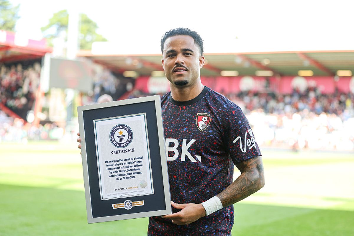 Atacante da Premier League recebe certificado da Guinness por recorde