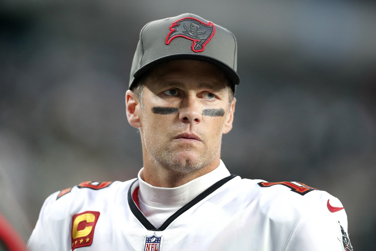Tom Brady sai da aposentadoria e volta aos gramados em 2026. Entenda