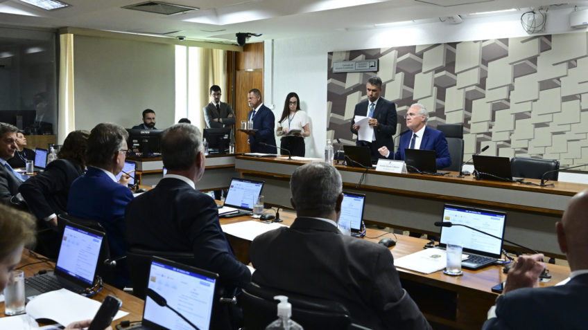 Comissão aprova R$ 30 bi fora do arcabouço para conter tarifaço