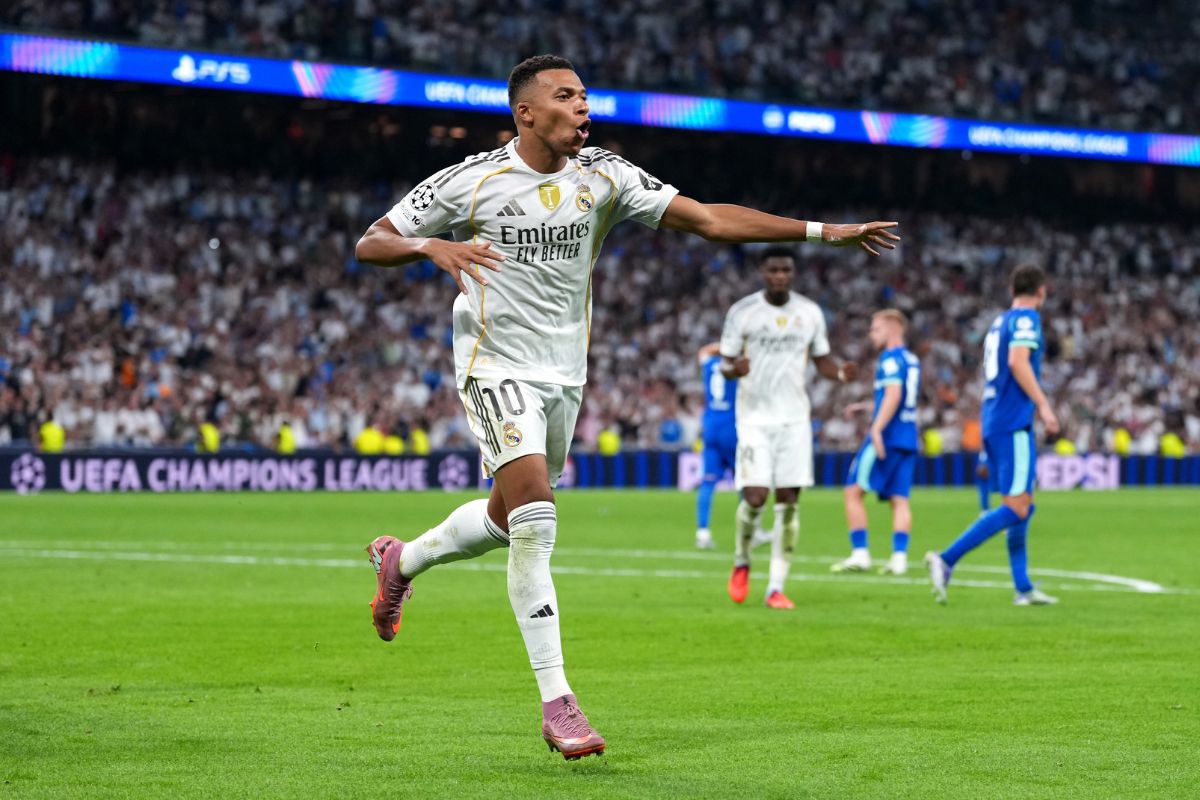 Mbappé marca duas vezes e Real vence Olympique na estreia da Champions