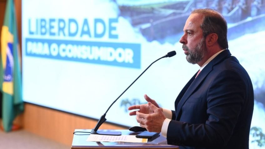 Governo quer aprovar MP da tarifa social mesmo com PEC da blindagem