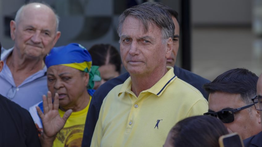 Com mal-estar, Bolsonaro sai da prisão domiciliar para ir ao hospital