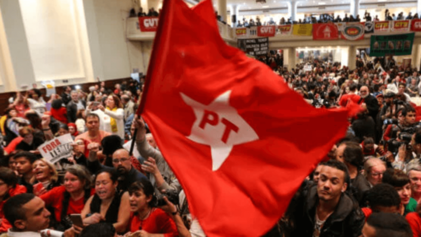 12 deputados do PT votam a favor da PEC da blindagem