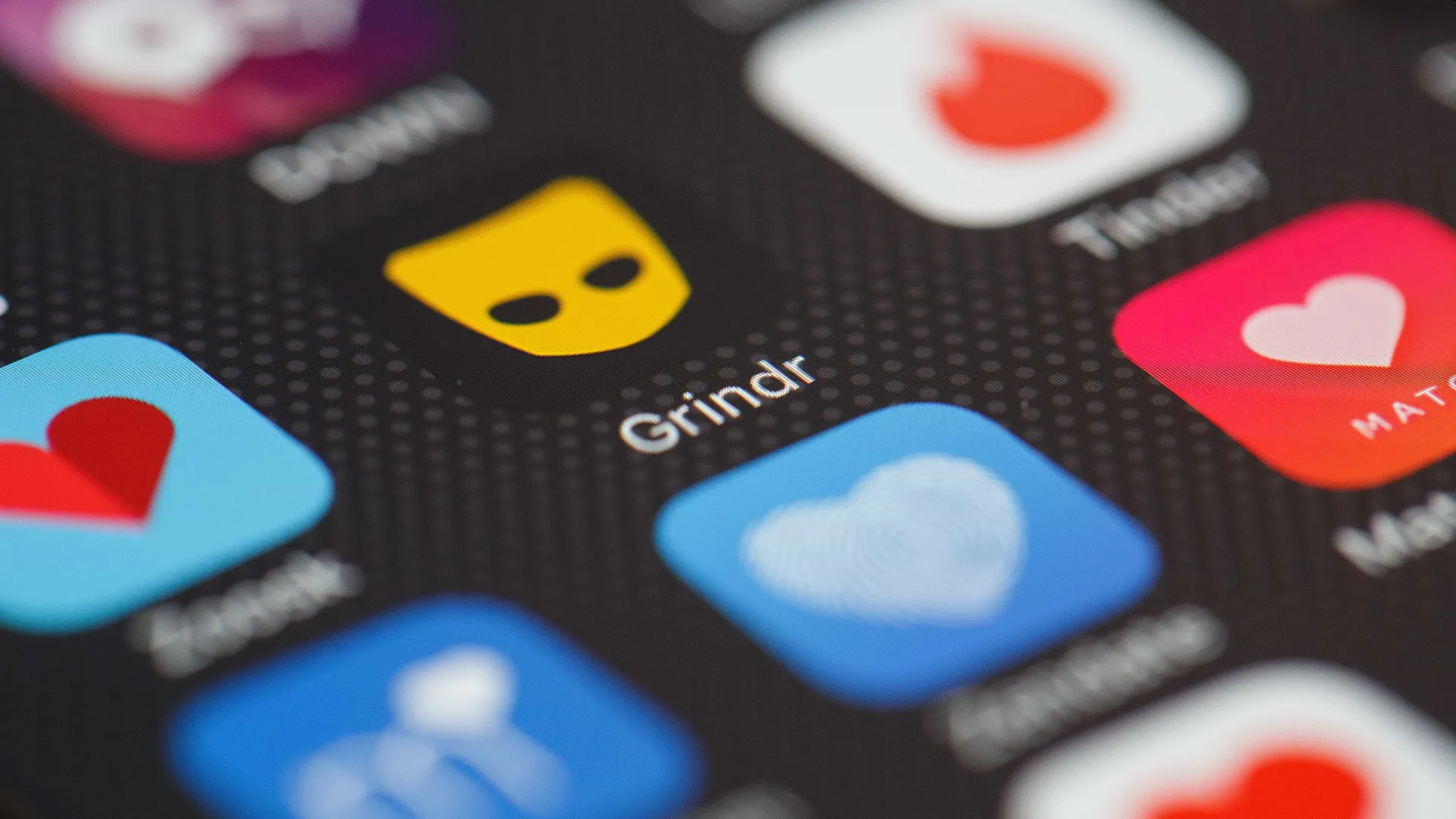 Apps LGBTQIA+ são alvos do MPF após extorsões e mortes