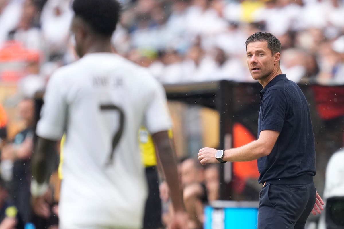 Xabi Alonso diz que Vini Jr. não deve “se ofender” por ser reserva