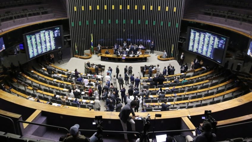 Saiba como votou cada deputado na PEC da blindagem