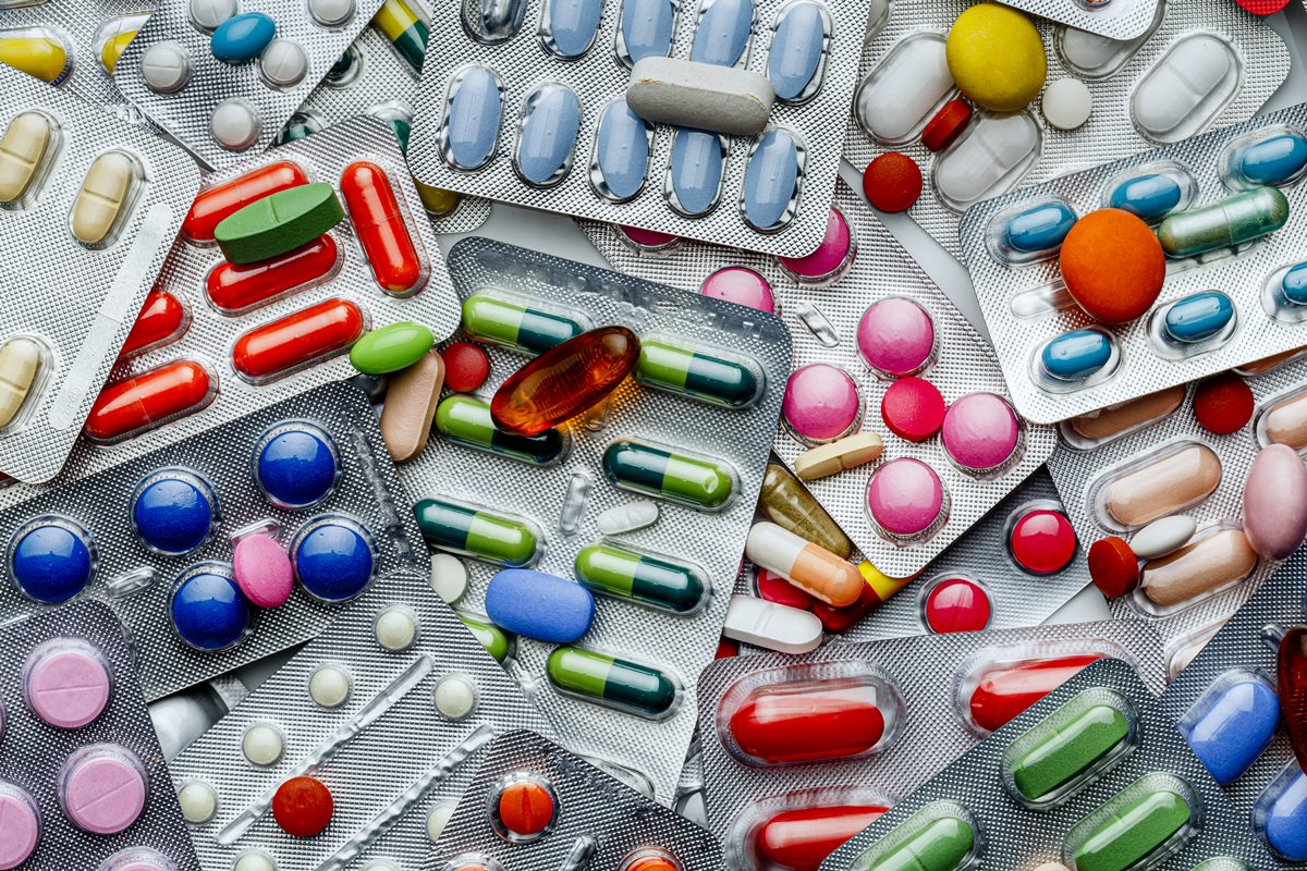 Medicamentos vencidos ou em desuso? Saiba como descartar corretamente