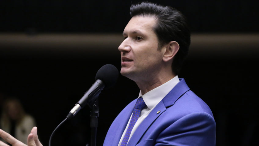 Emenda do Partido Novo reduz voto secreto na PEC da blindagem