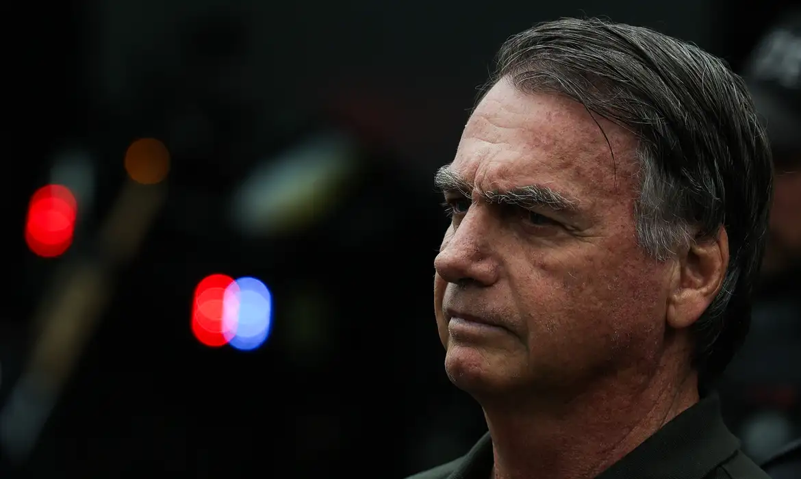 Bolsonaro passará a noite em hospital de Brasília após mal-estar