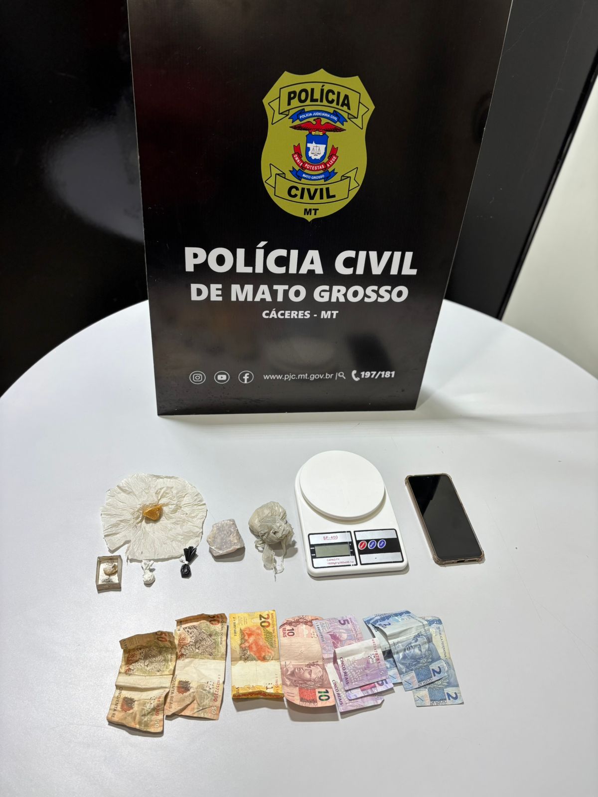 Polícia Civil fecha ponto de tráfico e dois homens são presos