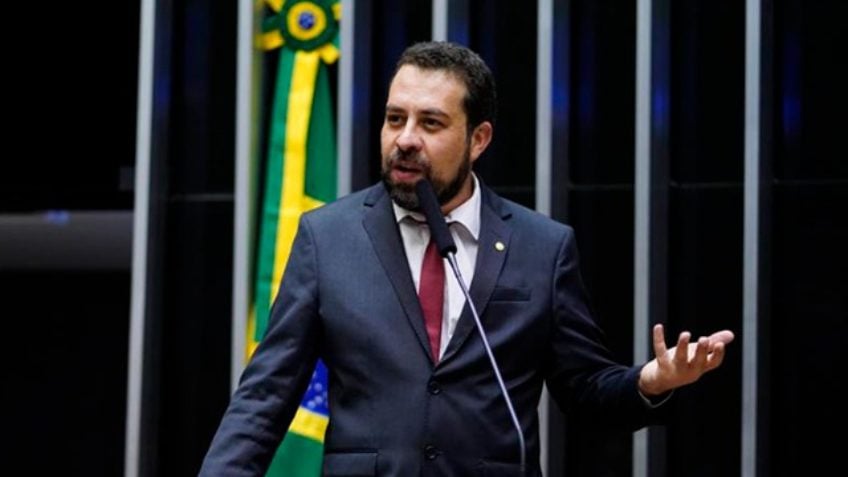 Congressistas entram com ação contra Nikolas por campanha de demissões