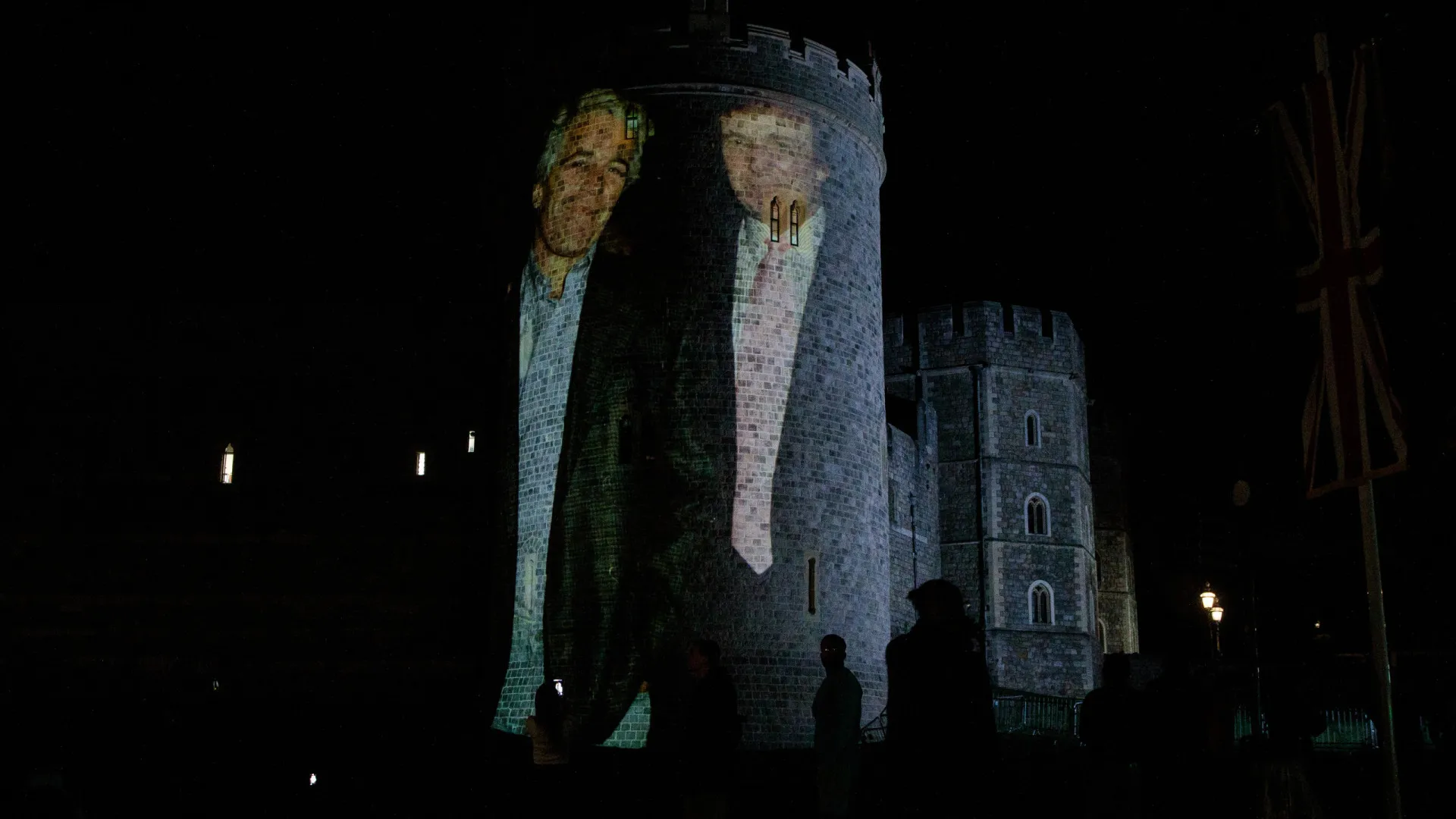 Windsor: quatro pessoas são presas por exibirem foto de Trump e Epstein