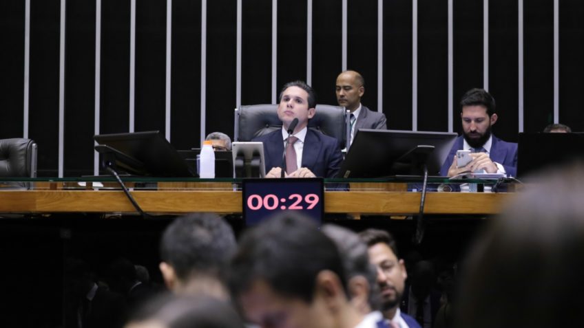 Câmara negocia cortes de trechos para aprovar MP da tarifa social