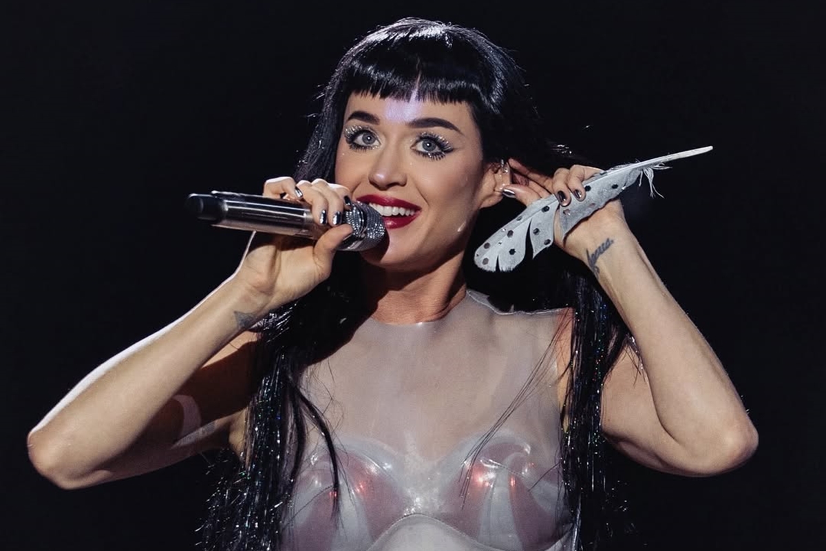 Katy Perry manda mensagem para fã brasileiro que perdeu a mãe