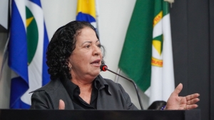 Baixinha diz que fake news sobre falta de aparelho para  mamografia é irresponsável