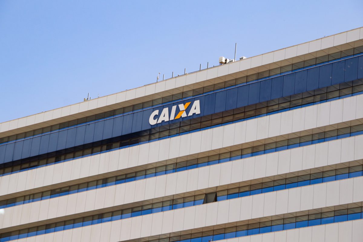 Lucro da Caixa sobe 12% em 1 ano, mas recua na comparação trimestral
