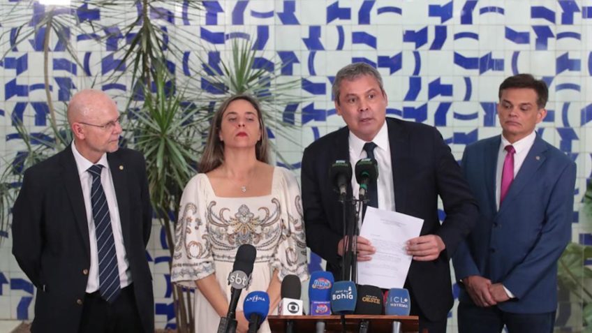 PT e Psol vão à PGR contra nomeação de Eduardo como líder da minoria