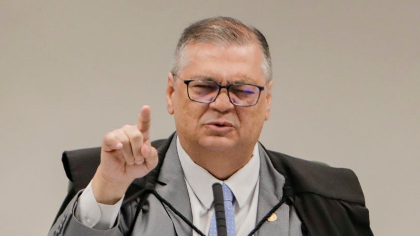 Dino cita fraudes e desvios em inquérito contra Bolsonaro por covid