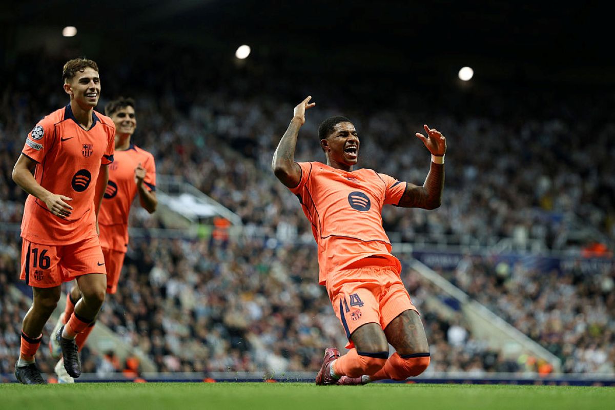 Com dois de Rashford, Barcelona vence Newcastle pela Champions League