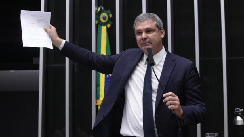 Lindbergh recorre ao STF para suspender PEC da blindagem