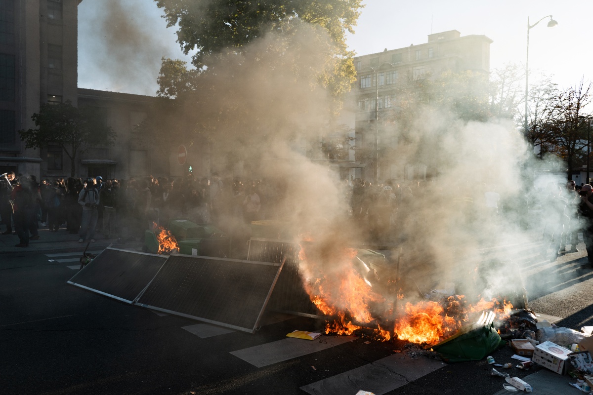 Protestos contra Macron levam centenas de milhares às ruas na França