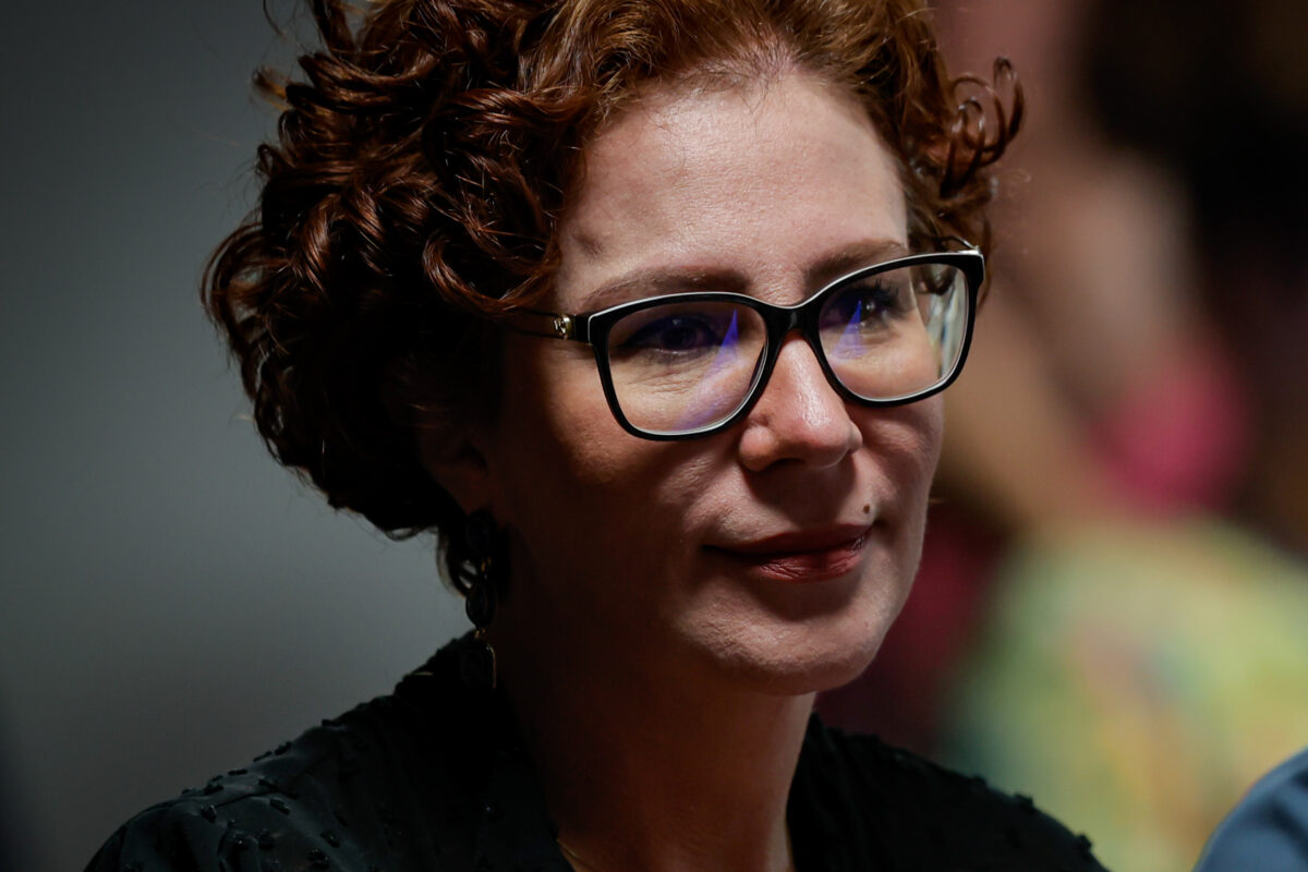 Comitiva de senadores chega a Roma para visitar Carla Zambelli