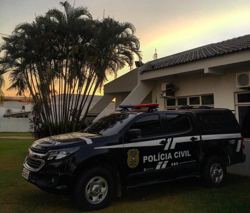 Polícia Civil desarticula ponto de venda de drogas e prende uma jovem em flagrante