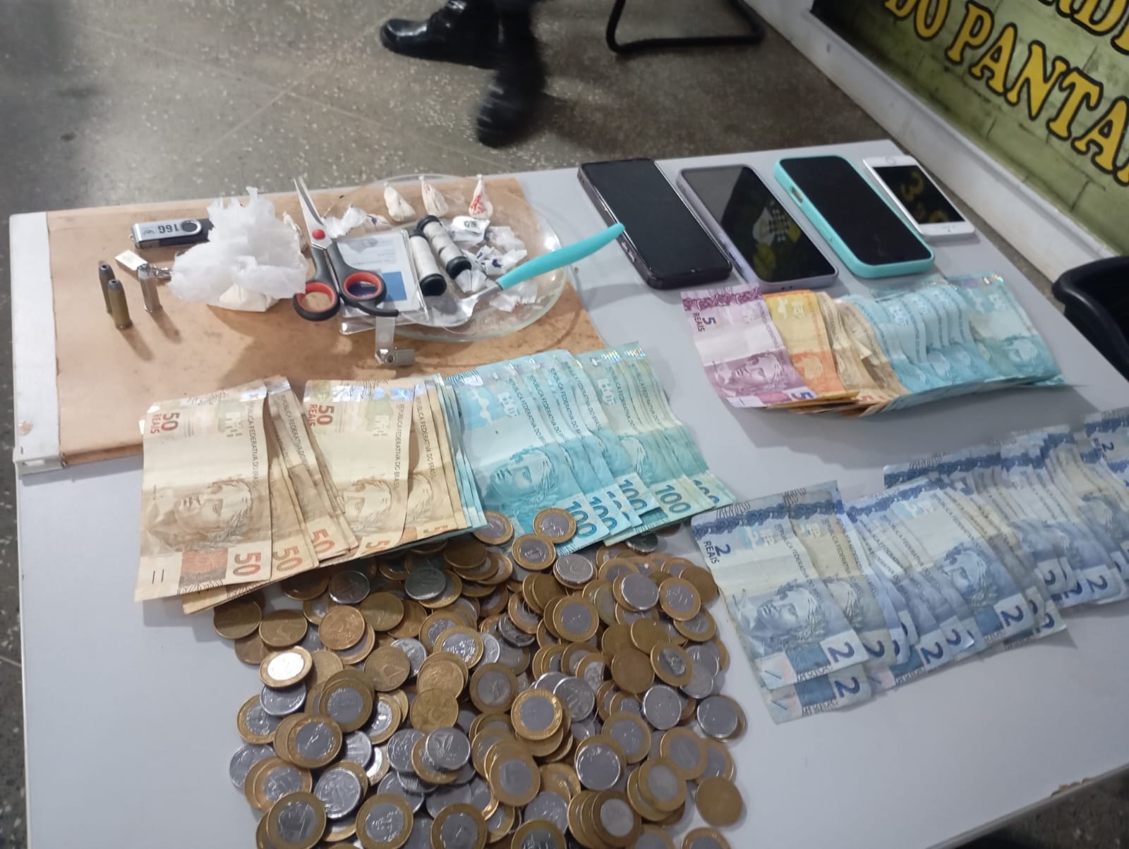 A Polícia Civil prende dois por tráfico em Santo Antônio do Leverger