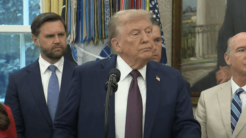 Trump impõe taxa de US$ 100 mil para visto de trabalho especializado