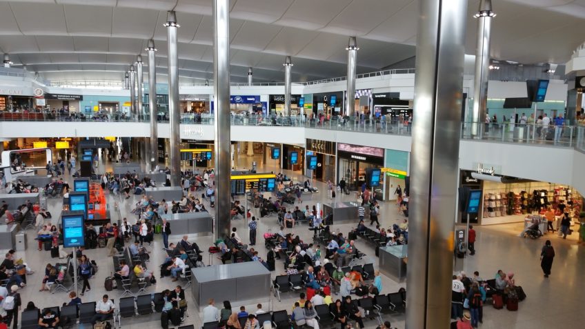 Ciberataque cancela e atrasa voos em aeroportos europeus