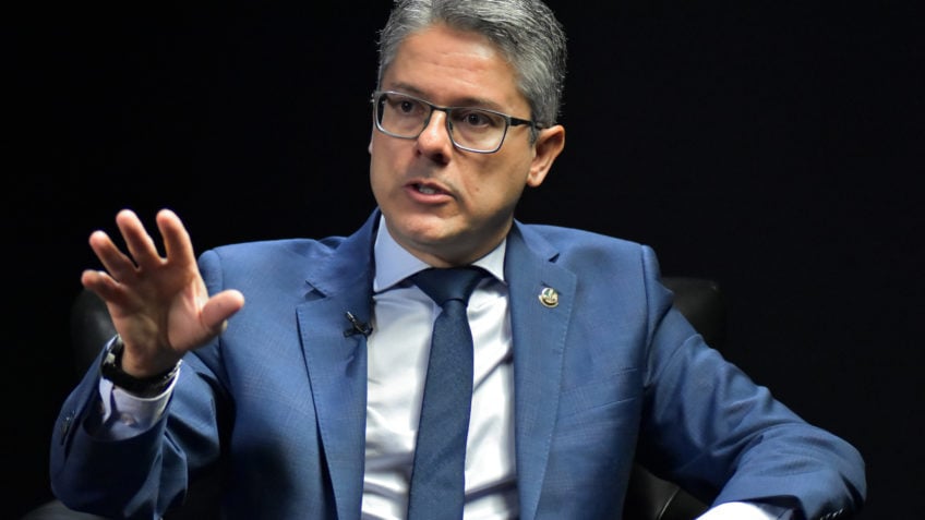 Alessandro vira relator da PEC da Blindagem e promete rejeição