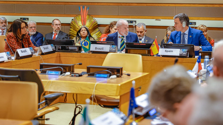 Reunião para discutir democracia na ONU deixa EUA de fora 