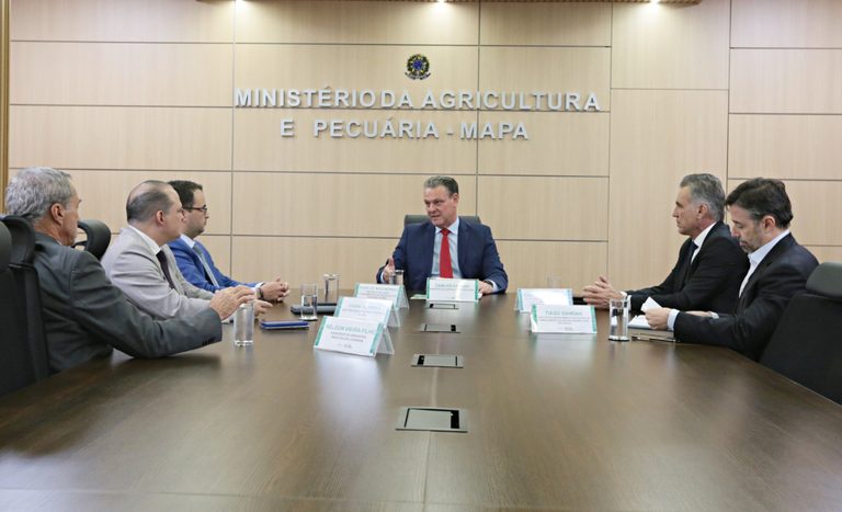 Fávaro recebe representantes da ABCZ e Aprosoja Brasil para diálogo sobre medidas de apoio aos produtores rurais