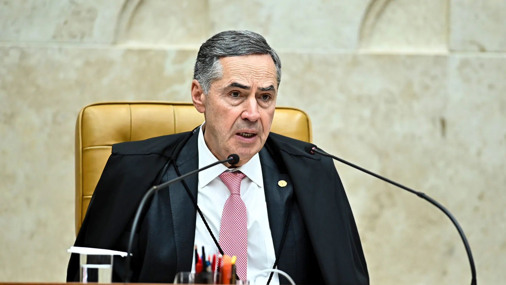 Tive convites dos EUA, mas não penso em deixar o Brasil, diz Barroso