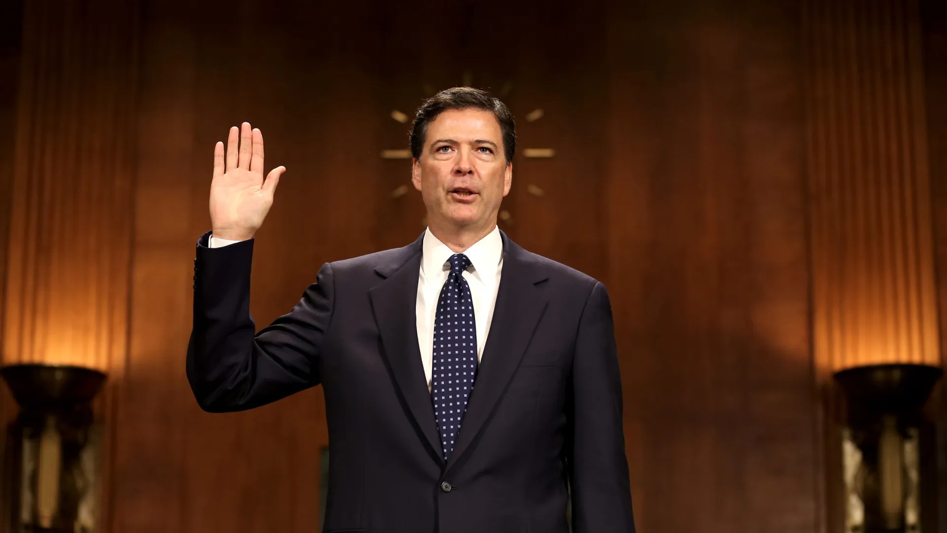 Júri indicia ex-diretor do FBI crítico a Trump após pressão do governo