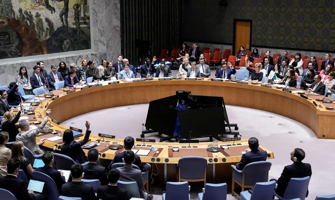 ONU decide retomar sanções contra Irã