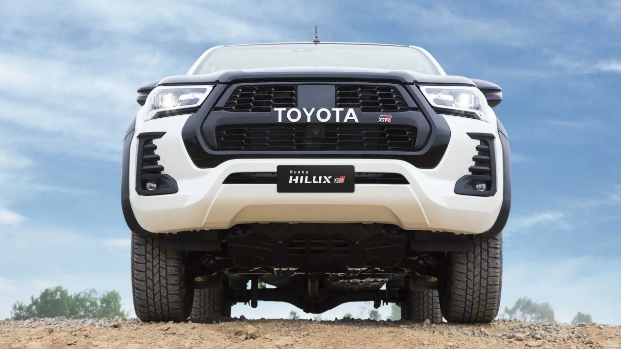 Nova Toyota Hilux será lançada em novembro com conjunto híbrido inédito