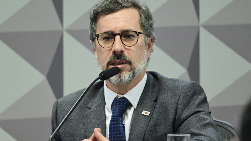Ministro diz que não podia avisar governo sobre fraude no INSS