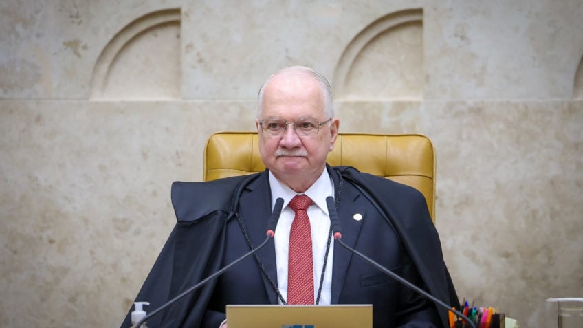 Julgamento da "uberização" será retomado em 30 dias, diz Fachin