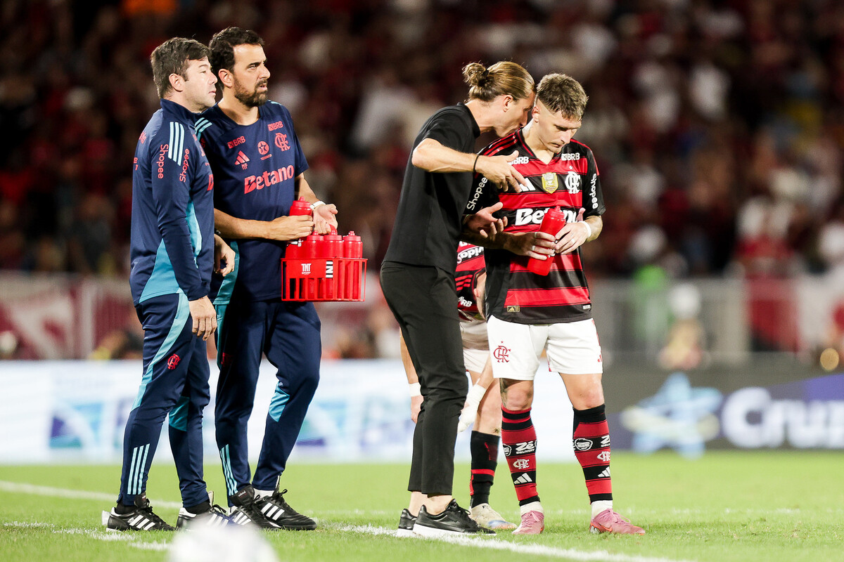 Filipe Luís elogia jogo contra o Cruzeiro: “Alto nível e estudado”