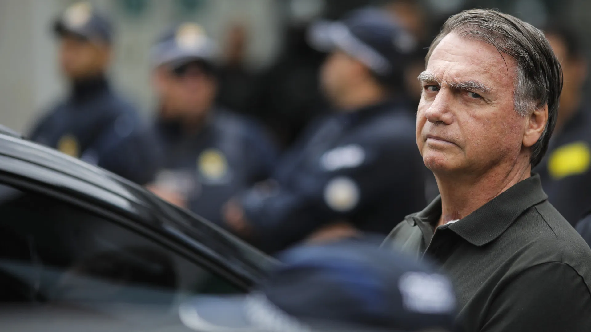 Prisão de Bolsonaro em regime fechado diminuiria para 2 a 3 anos em proposta do centrão