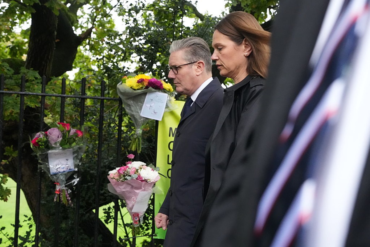 Manchester: premiê Starmer visita sinagoga após ataque com 3 mortos