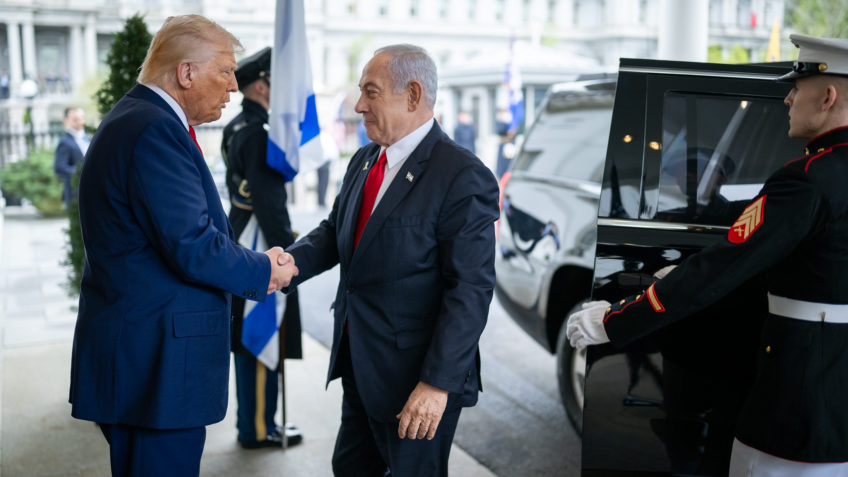 Trump pede fim dos ataques de Israel após resposta do Hamas