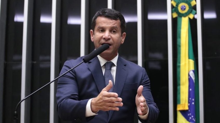 Câmara aprova projeto que regula verificação da idade mínima de candidatos