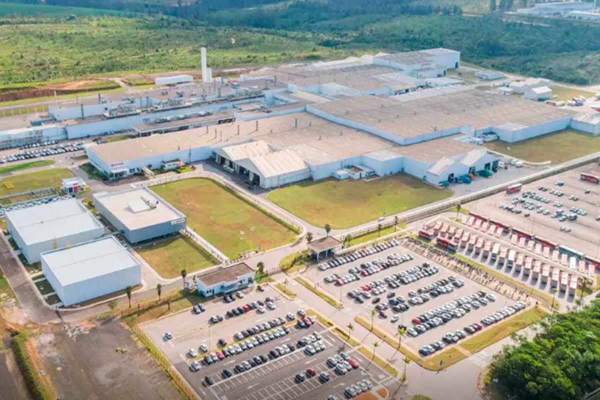 Com motores do Japão, Toyota retomará produção no Brasil em novembro