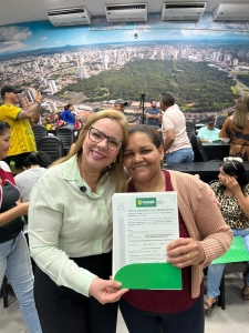Paula Calil parabeniza moradores pela conquista do título de propriedade e reforça importância da regularização fundiária em Cuiabá