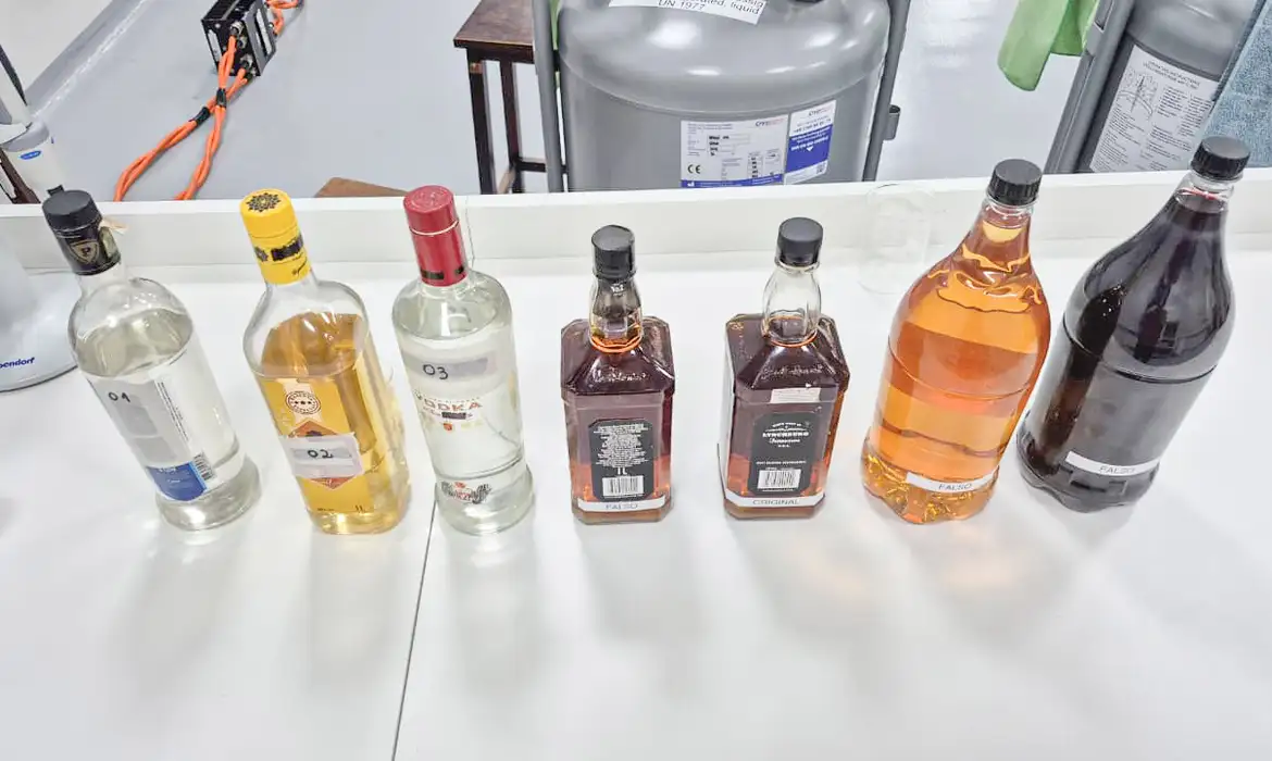 Metanol: Entenda como é feita a análise de bebidas adulteradas